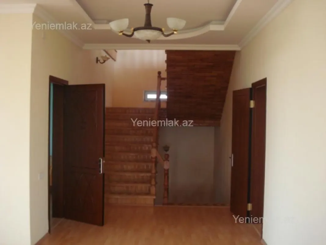 Satılır 12 otaqlı həyət evi 622 m²