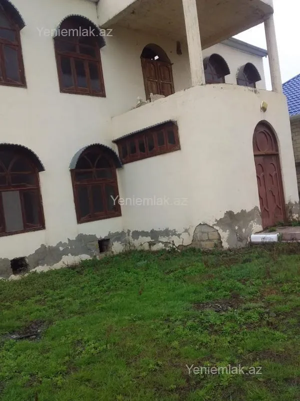 Satılır 5 otaqlı həyət evi 250 m²