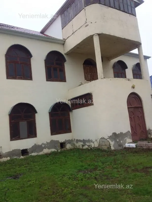 Satılır 5 otaqlı həyət evi 250 m²