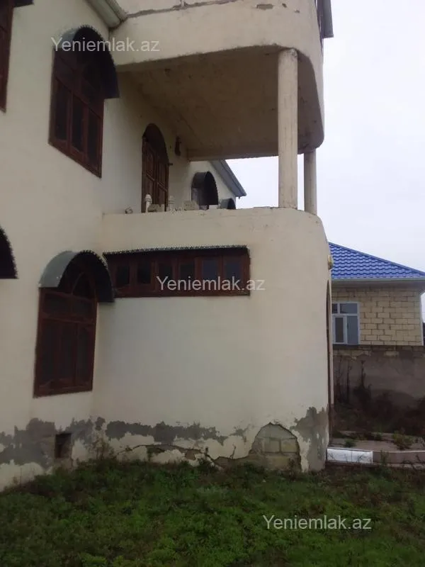 Satılır 5 otaqlı həyət evi 250 m²