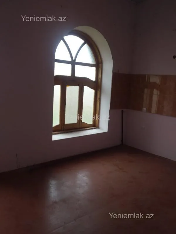 Satılır 5 otaqlı həyət evi 250 m²