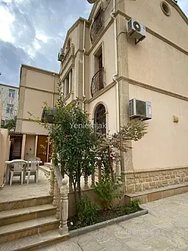Satılır 4 otaqlı həyət evi 224 m²