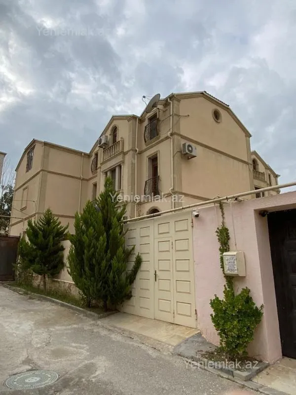 Satılır 4 otaqlı həyət evi 224 m²