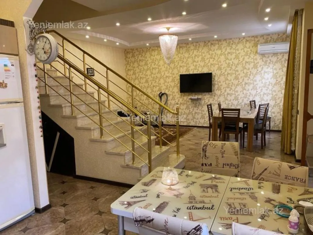 Satılır 4 otaqlı həyət evi 224 m²