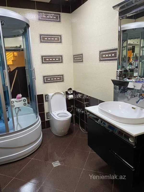 Satılır 4 otaqlı həyət evi 224 m²