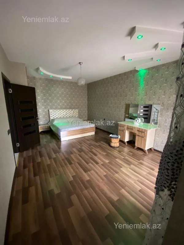 Satılır 4 otaqlı həyət evi 224 m²