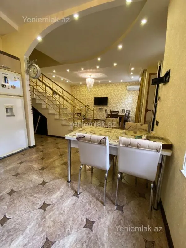 Satılır 4 otaqlı həyət evi 224 m²