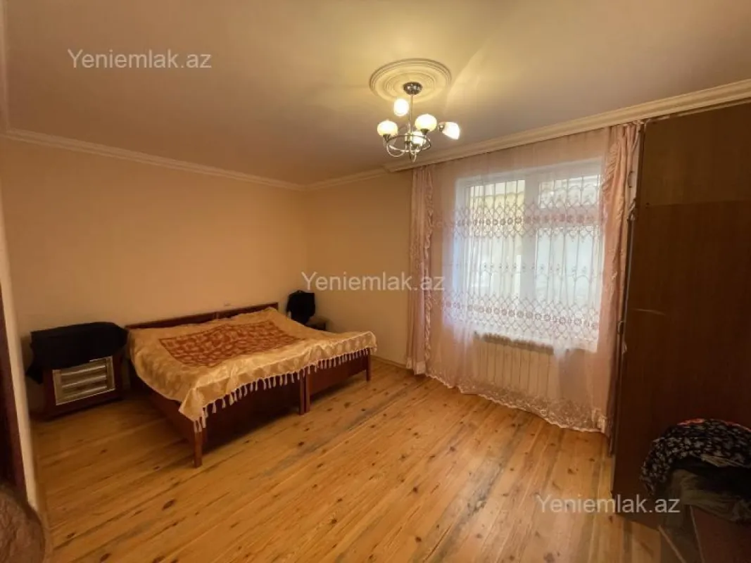 Satılır 7 otaqlı həyət evi 300 m²