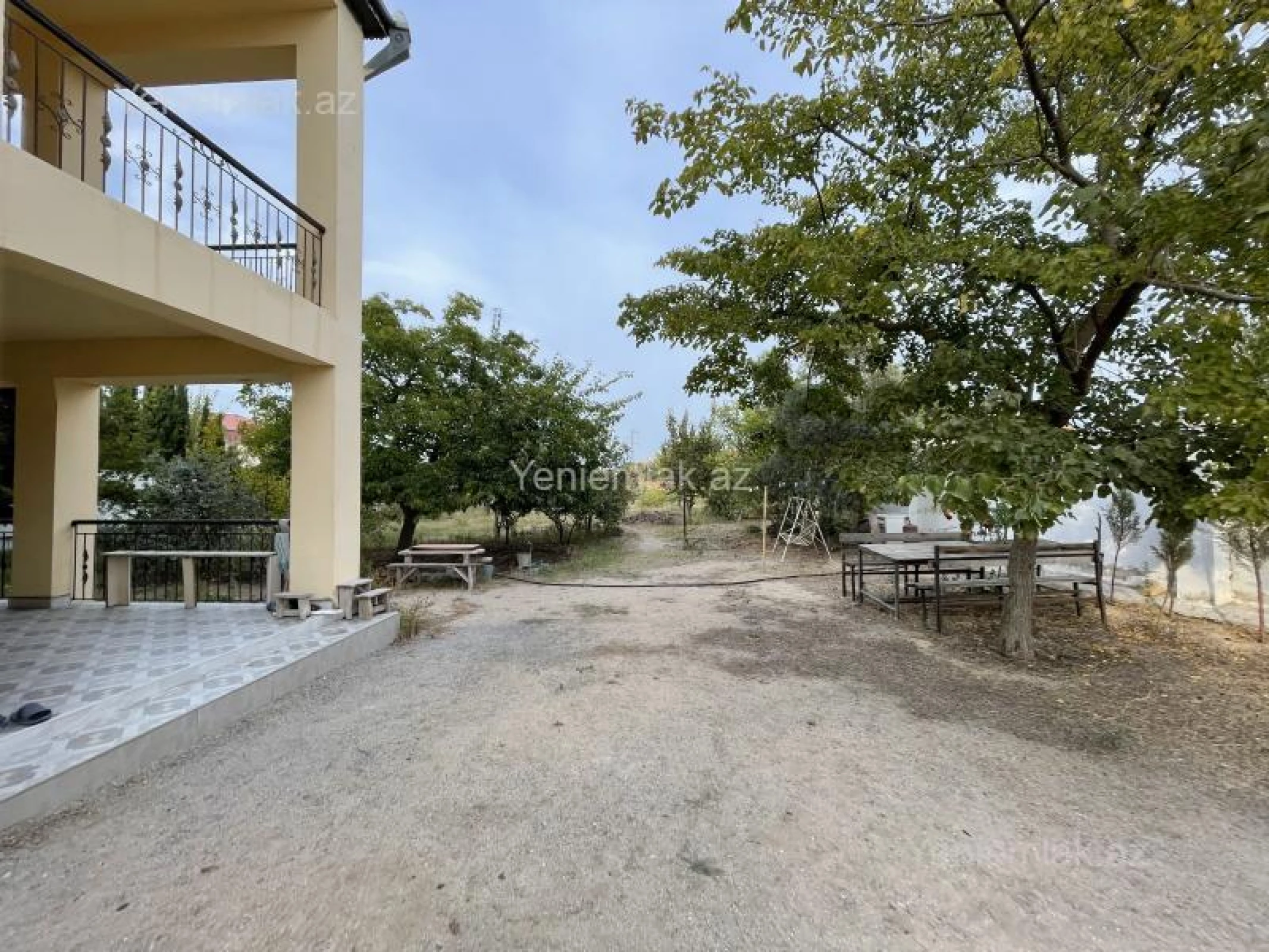 Satılır 7 otaqlı həyət evi 300 m²