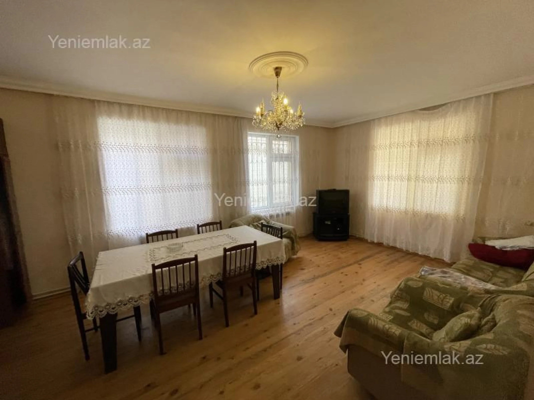 Satılır 7 otaqlı həyət evi 300 m²