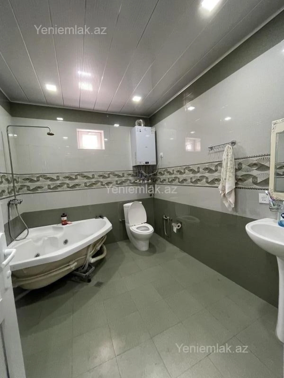 Satılır 7 otaqlı həyət evi 300 m²