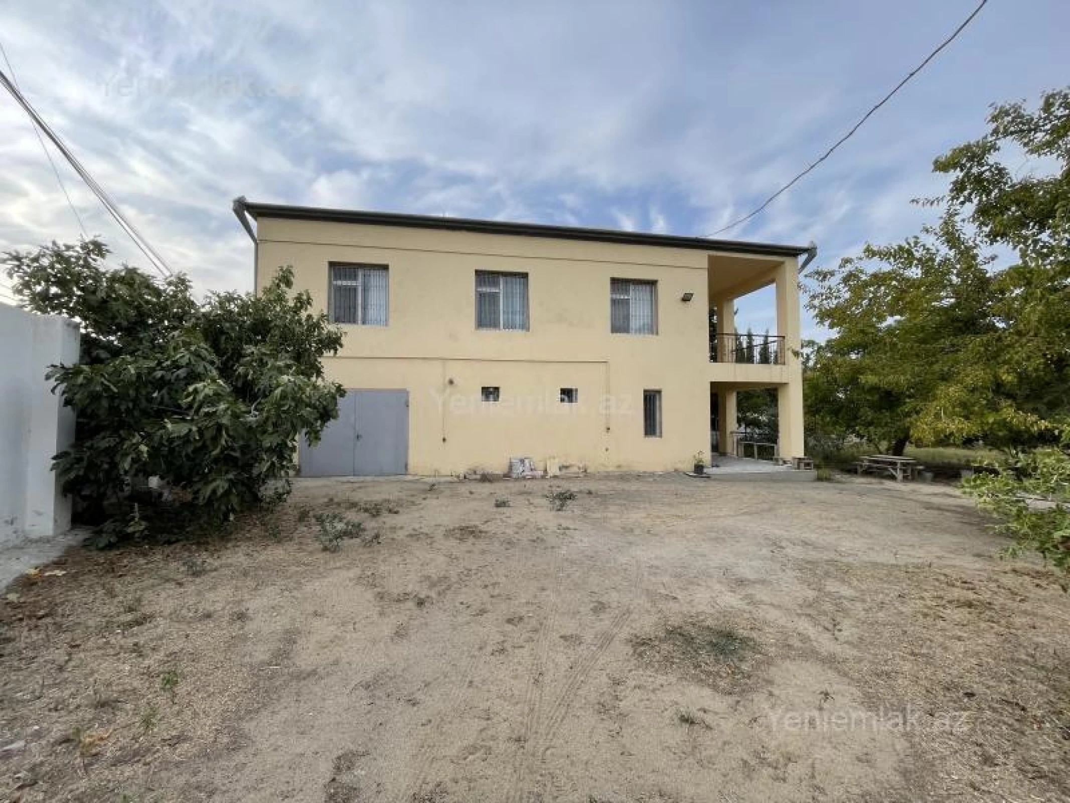 Satılır 7 otaqlı həyət evi 300 m²