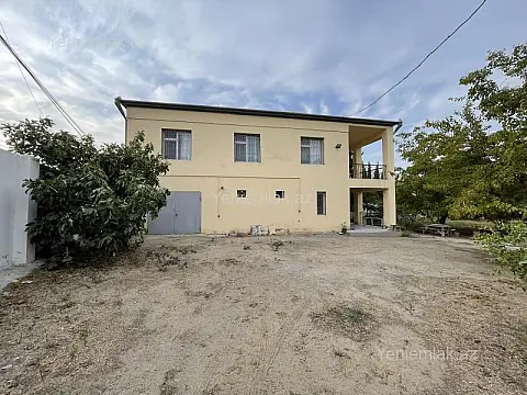 Satılır 7 otaqlı həyət evi 300 m²