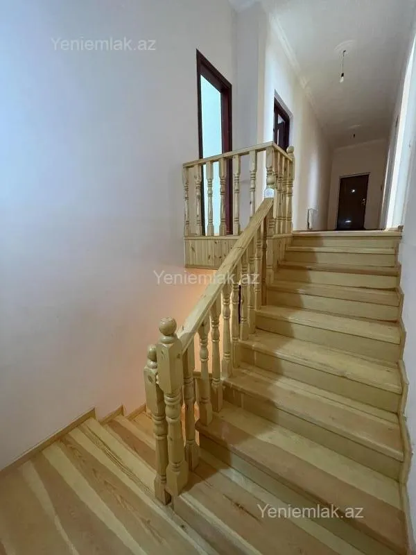 Satılır 7 otaqlı həyət evi 300 m²
