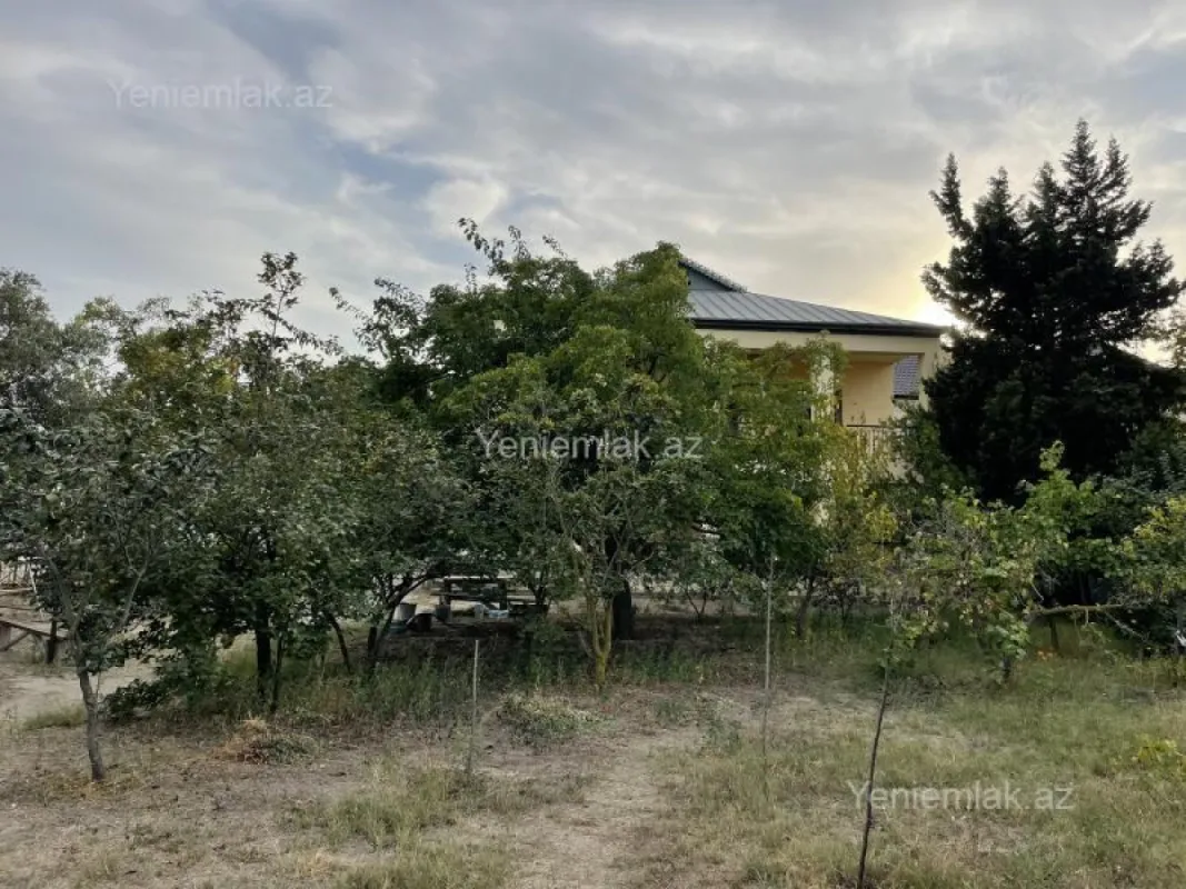 Satılır 7 otaqlı həyət evi 300 m²