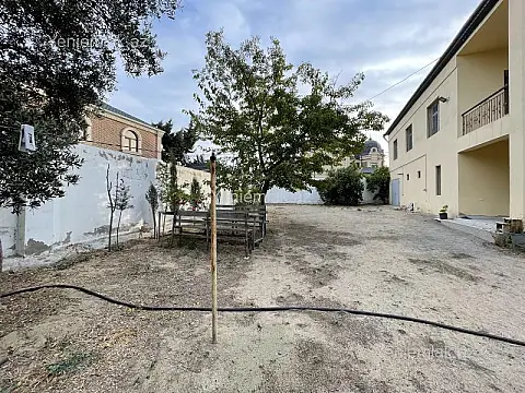 Satılır 7 otaqlı həyət evi 300 m²
