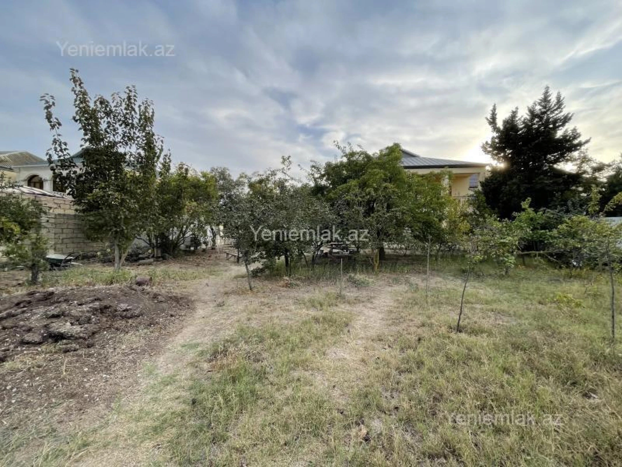 Satılır 7 otaqlı həyət evi 300 m²