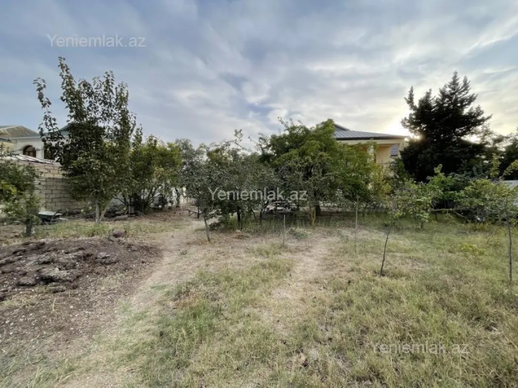 Satılır 7 otaqlı həyət evi 300 m²