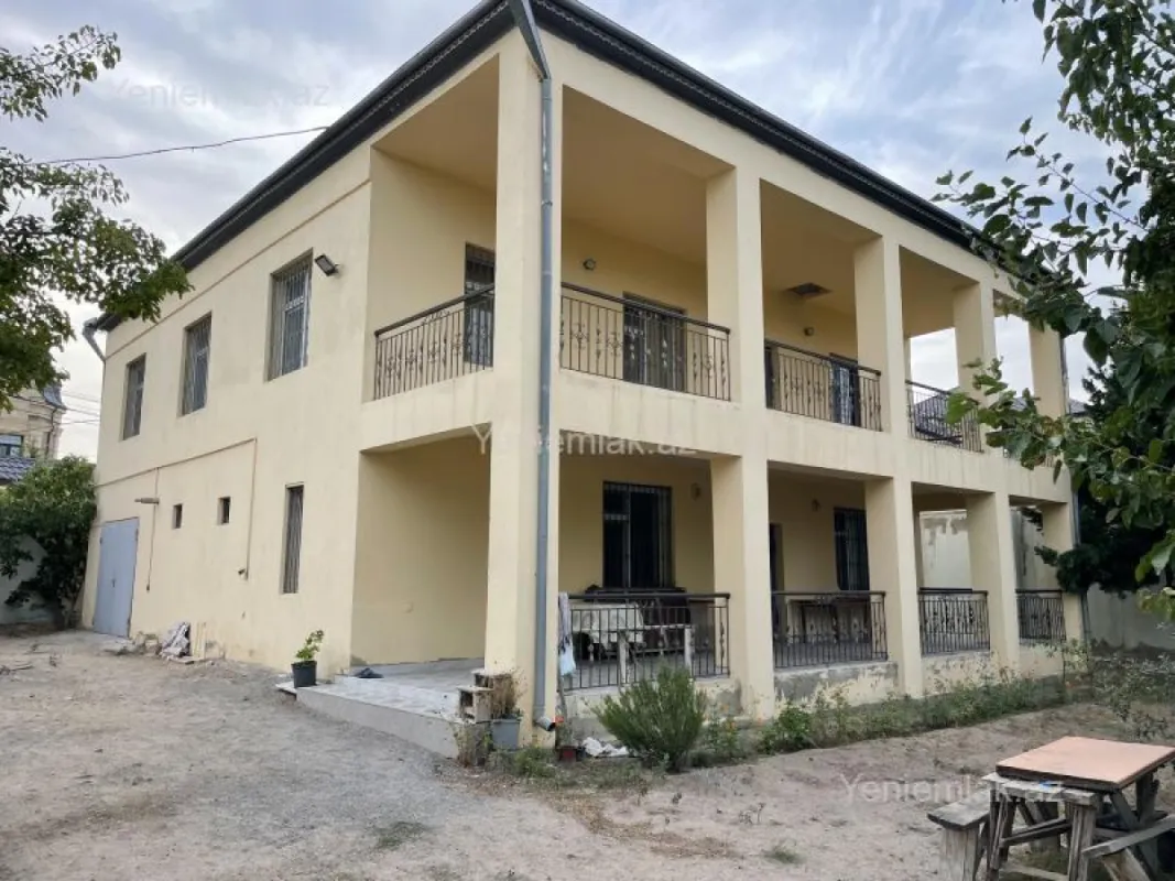 Satılır 7 otaqlı həyət evi 300 m²
