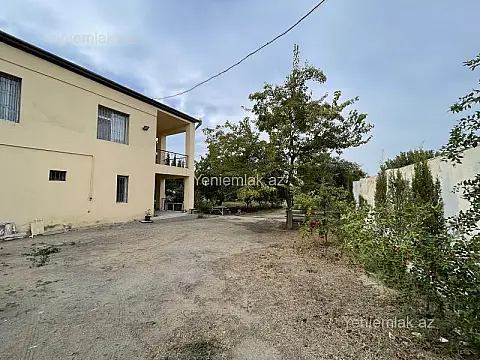 Satılır 7 otaqlı həyət evi 300 m²