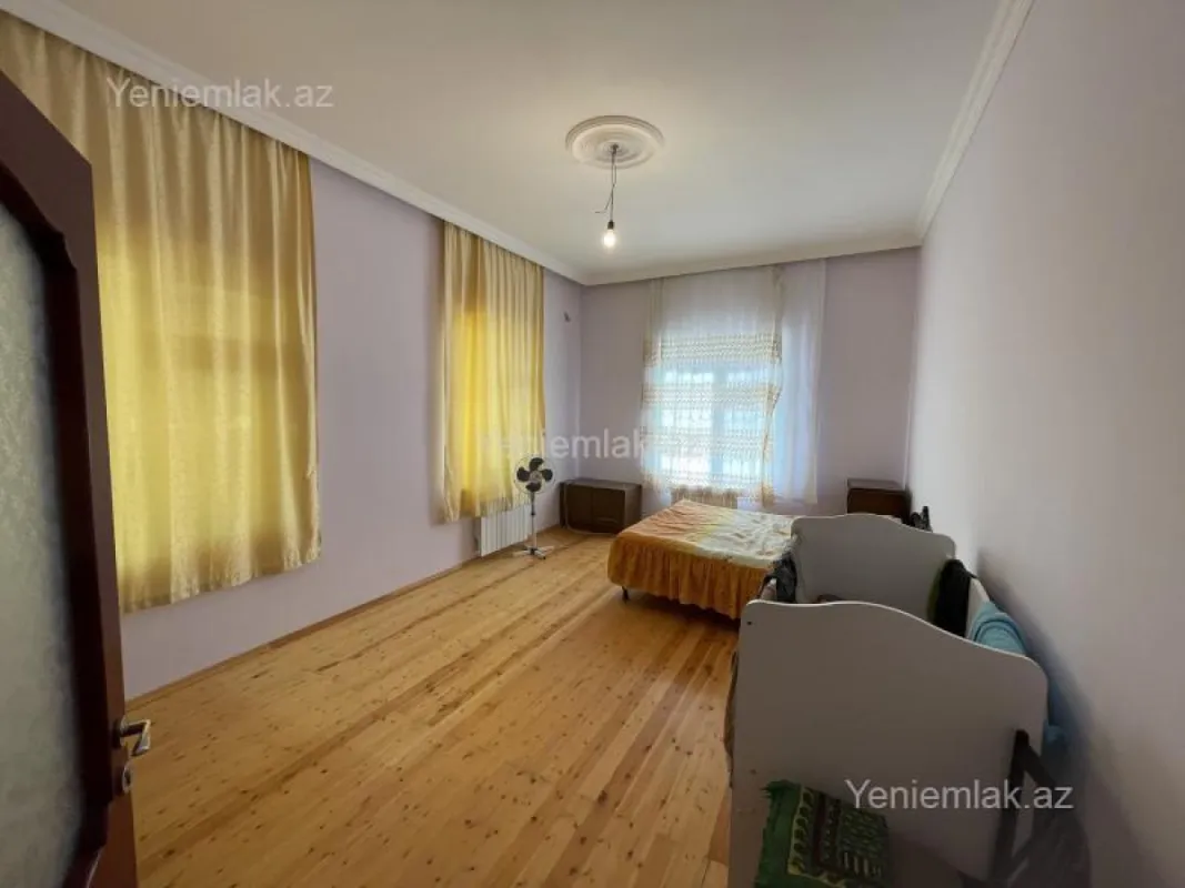 Satılır 7 otaqlı həyət evi 300 m²