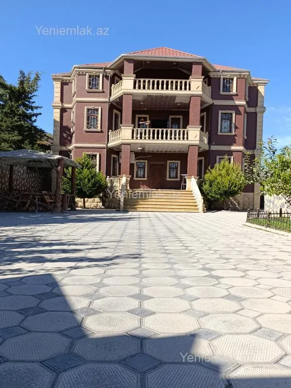 Satılır 7 otaqlı həyət evi 450 m²