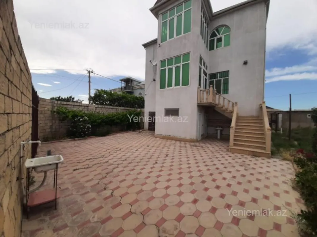 Satılır 6 otaqlı həyət evi 200 m²