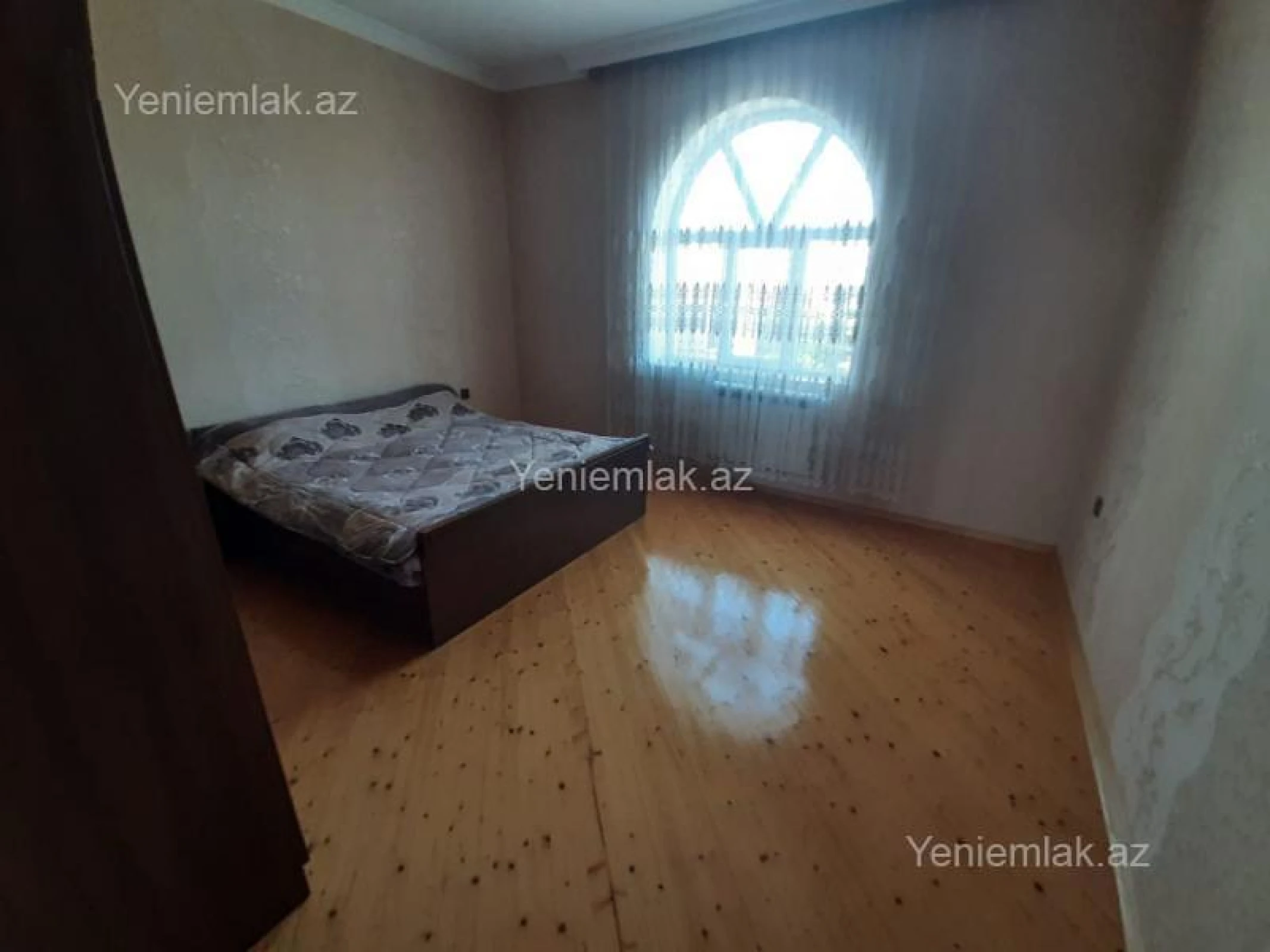 Satılır 6 otaqlı həyət evi 200 m²
