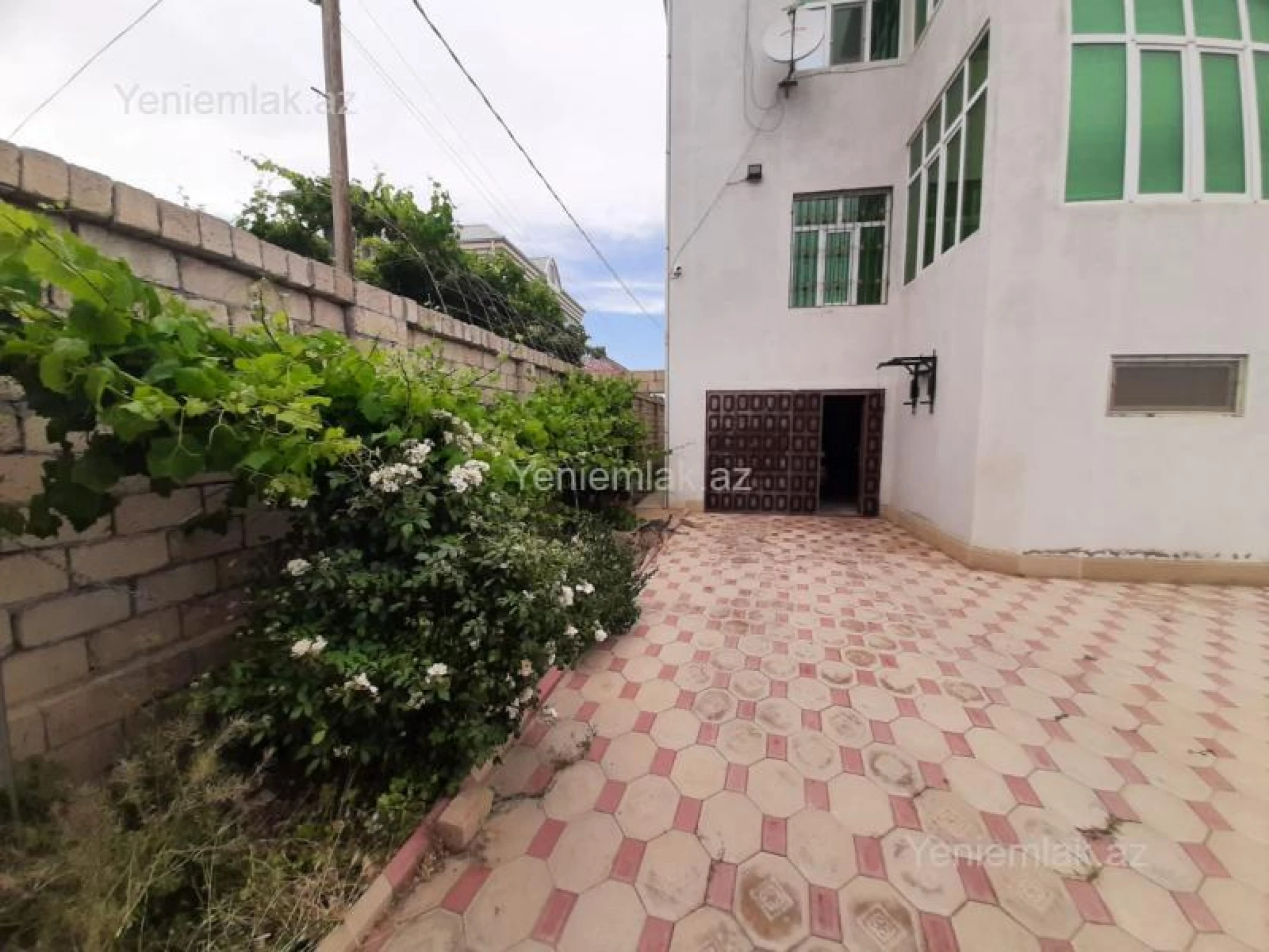 Satılır 6 otaqlı həyət evi 200 m²