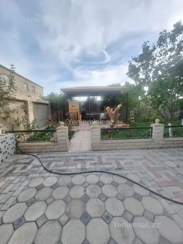 Satılır 5 otaqlı həyət evi 190 m²