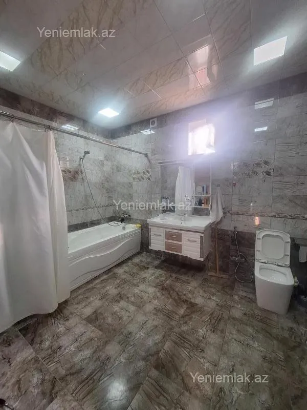 Satılır 5 otaqlı həyət evi 190 m²