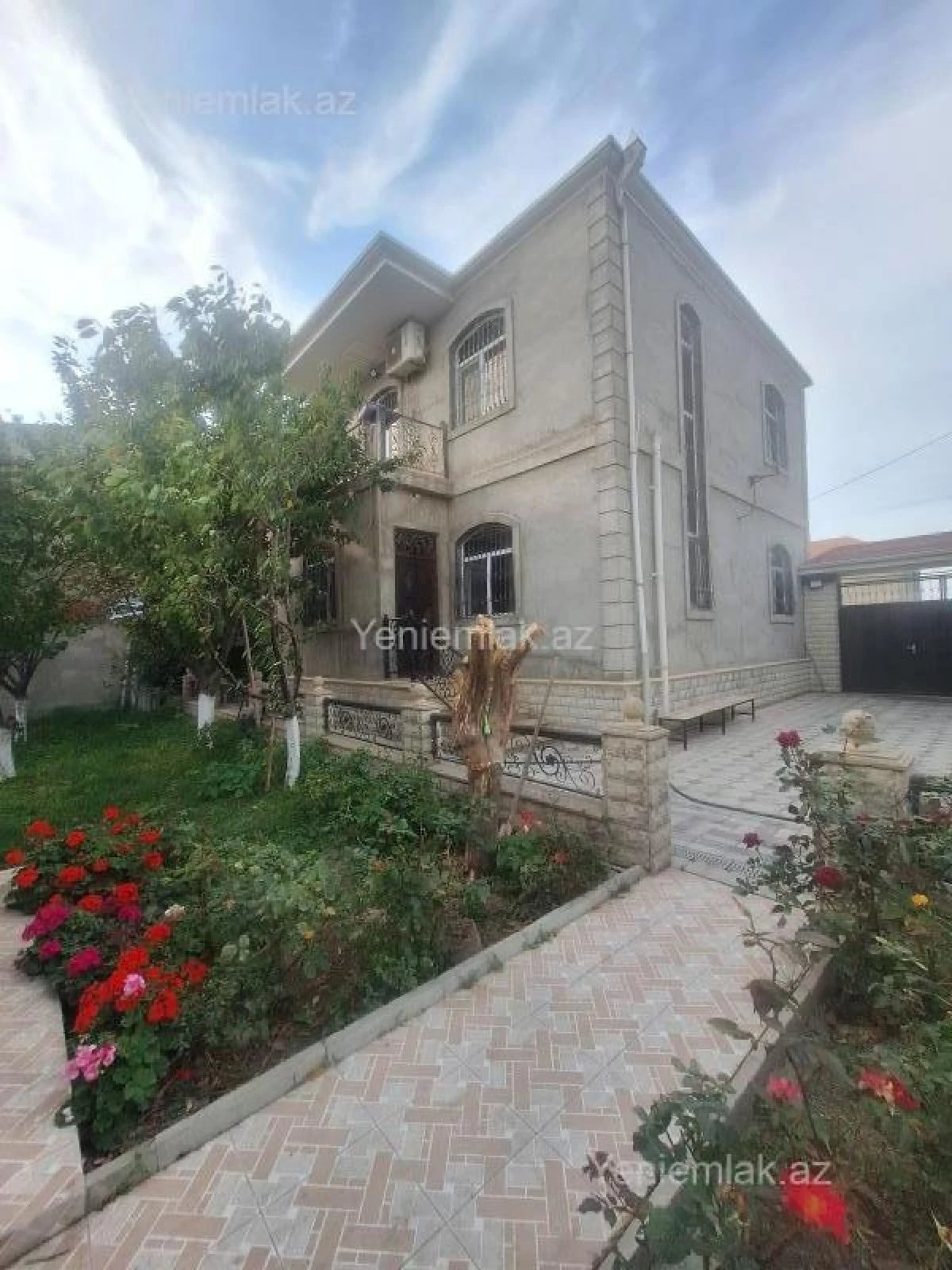 Satılır 5 otaqlı həyət evi 190 m²
