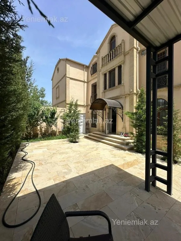 Satılır 4 otaqlı həyət evi 224 m²