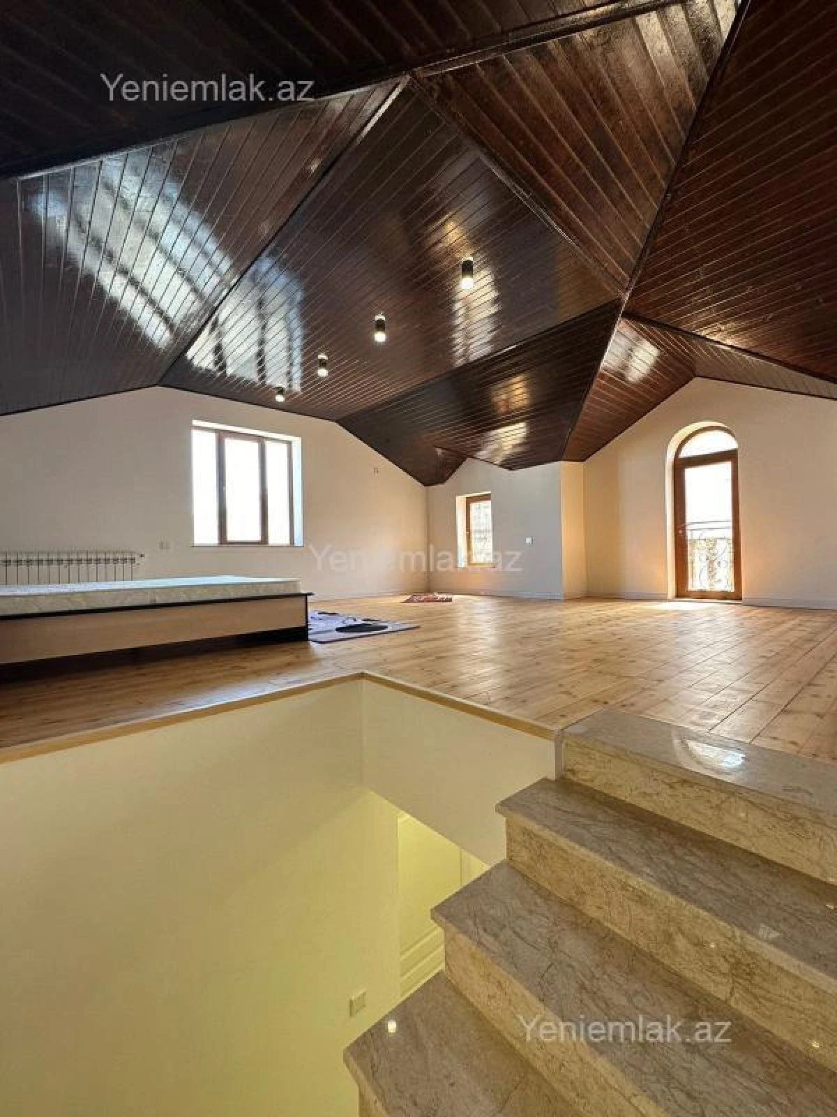 Satılır 4 otaqlı həyət evi 224 m²