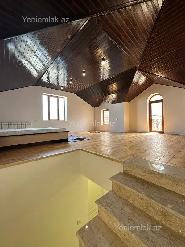 Satılır 4 otaqlı həyət evi 224 m²