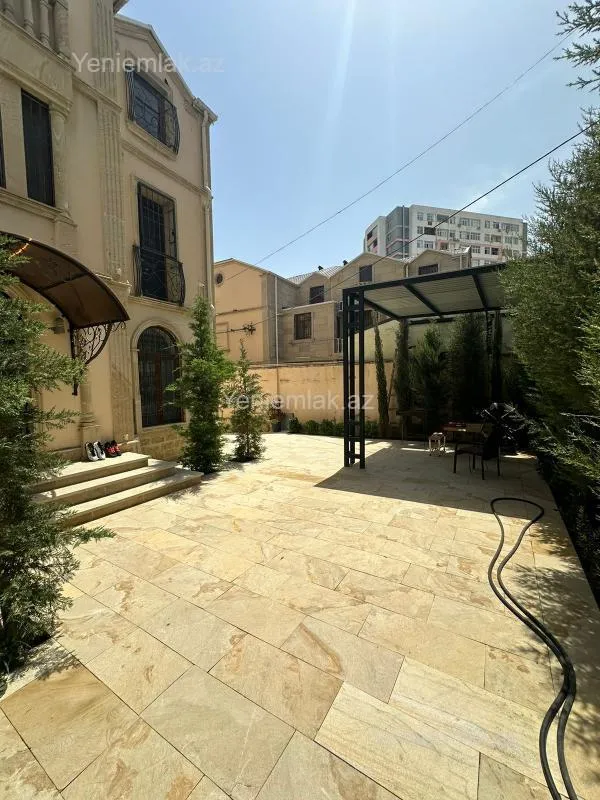 Satılır 4 otaqlı həyət evi 224 m²