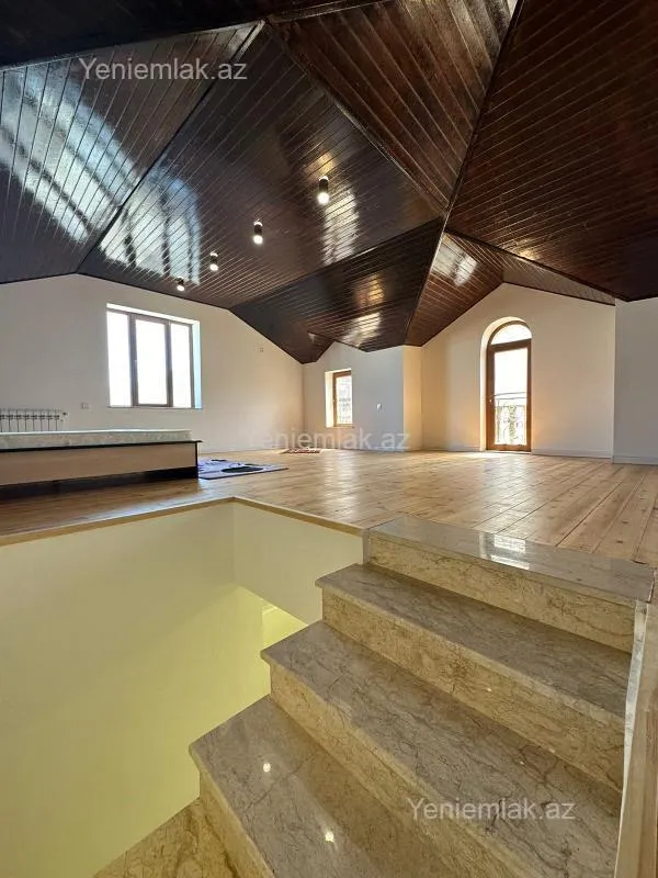Satılır 4 otaqlı həyət evi 224 m²