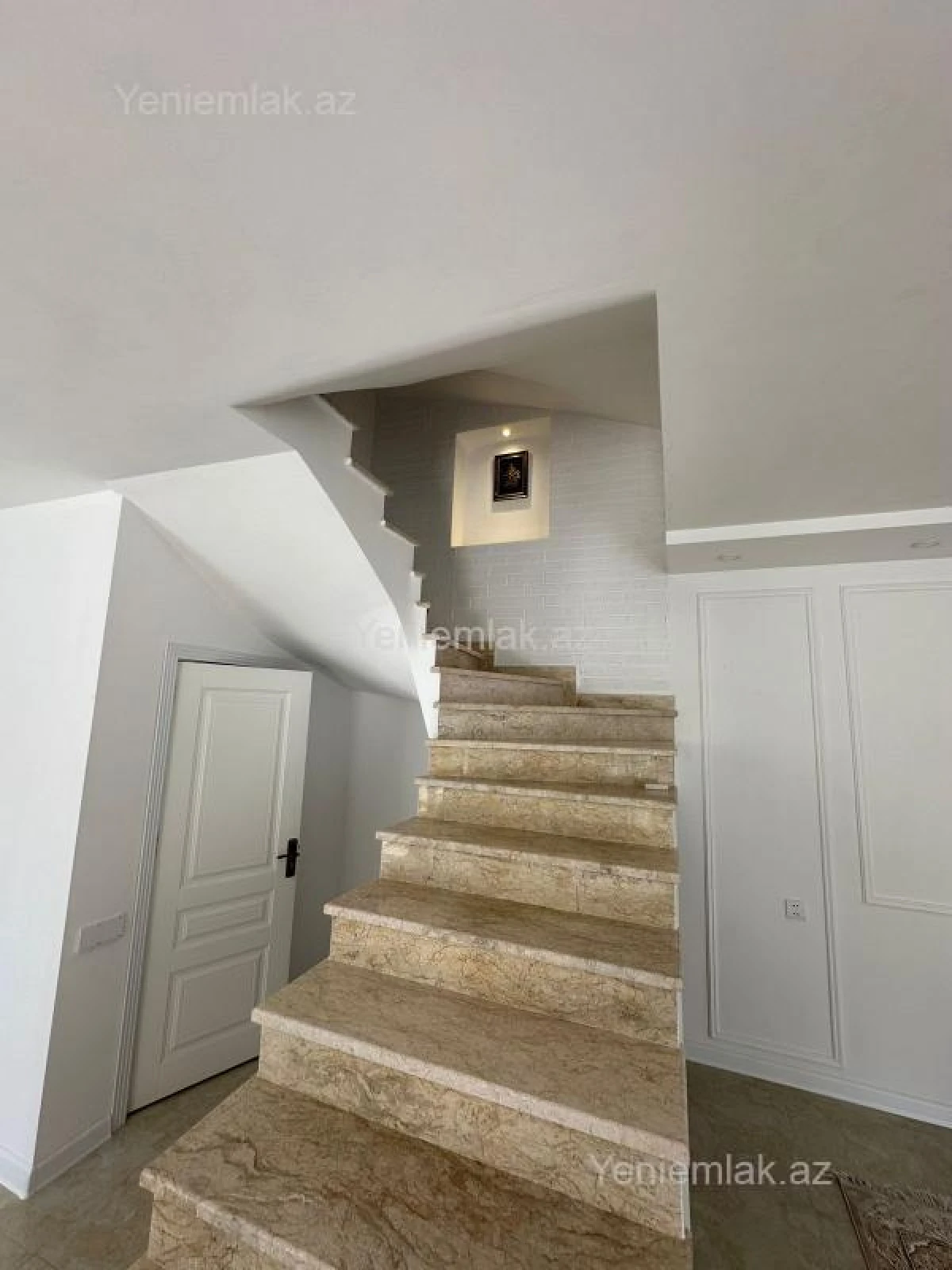 Satılır 4 otaqlı həyət evi 224 m²