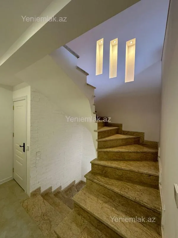 Satılır 4 otaqlı həyət evi 224 m²