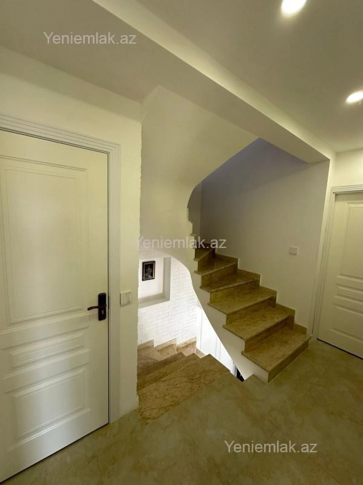 Satılır 4 otaqlı həyət evi 224 m²
