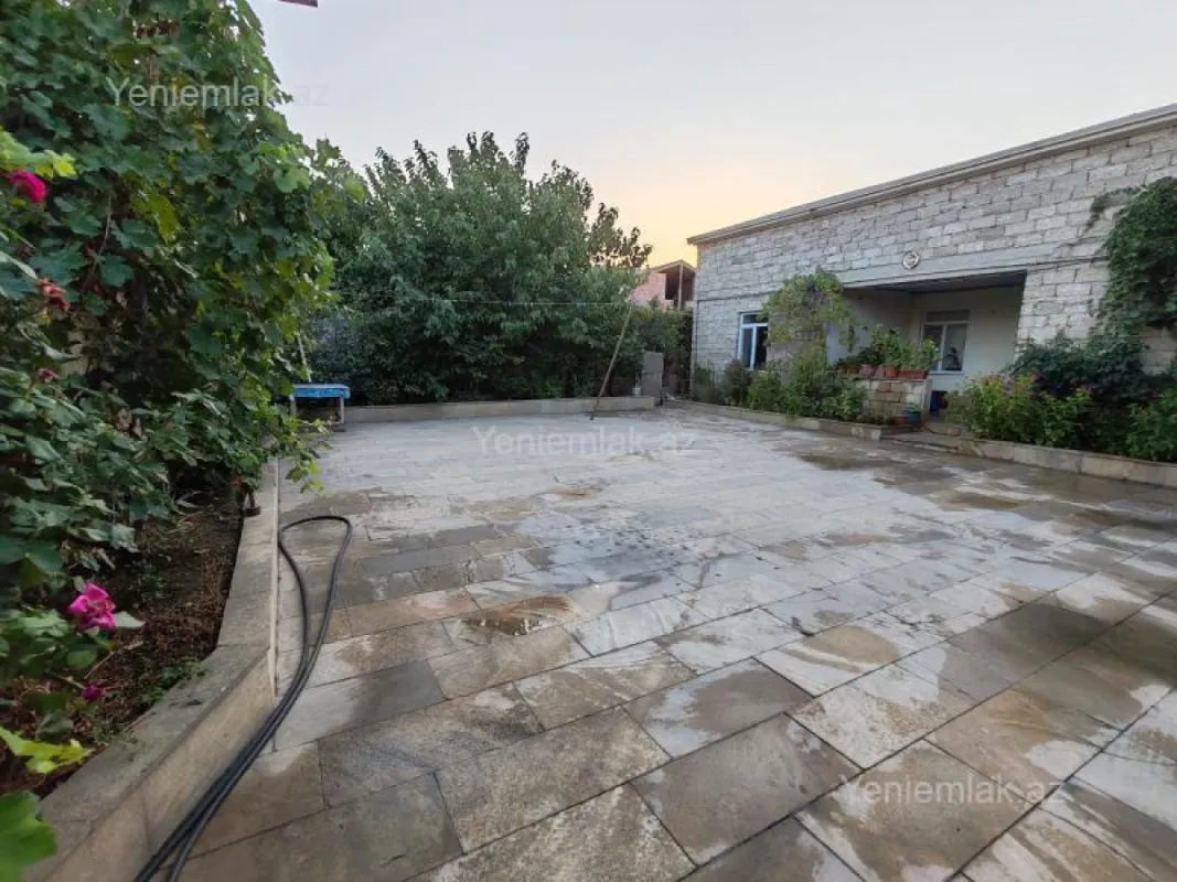 Satılır 4 otaqlı həyət evi 140 m²