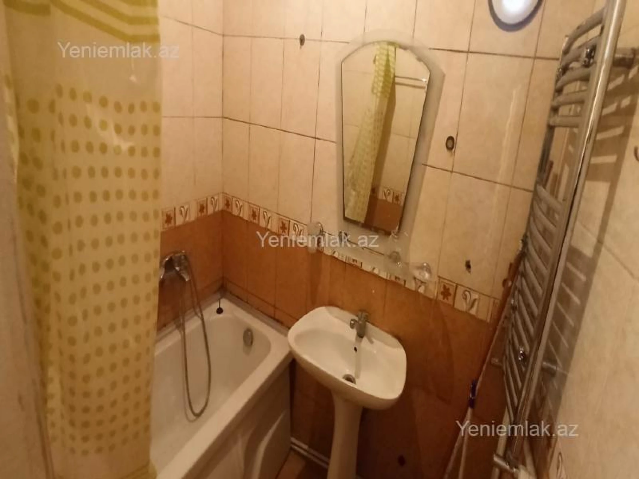 Satılır 2 otaqlı köhnə tikili 60 m²