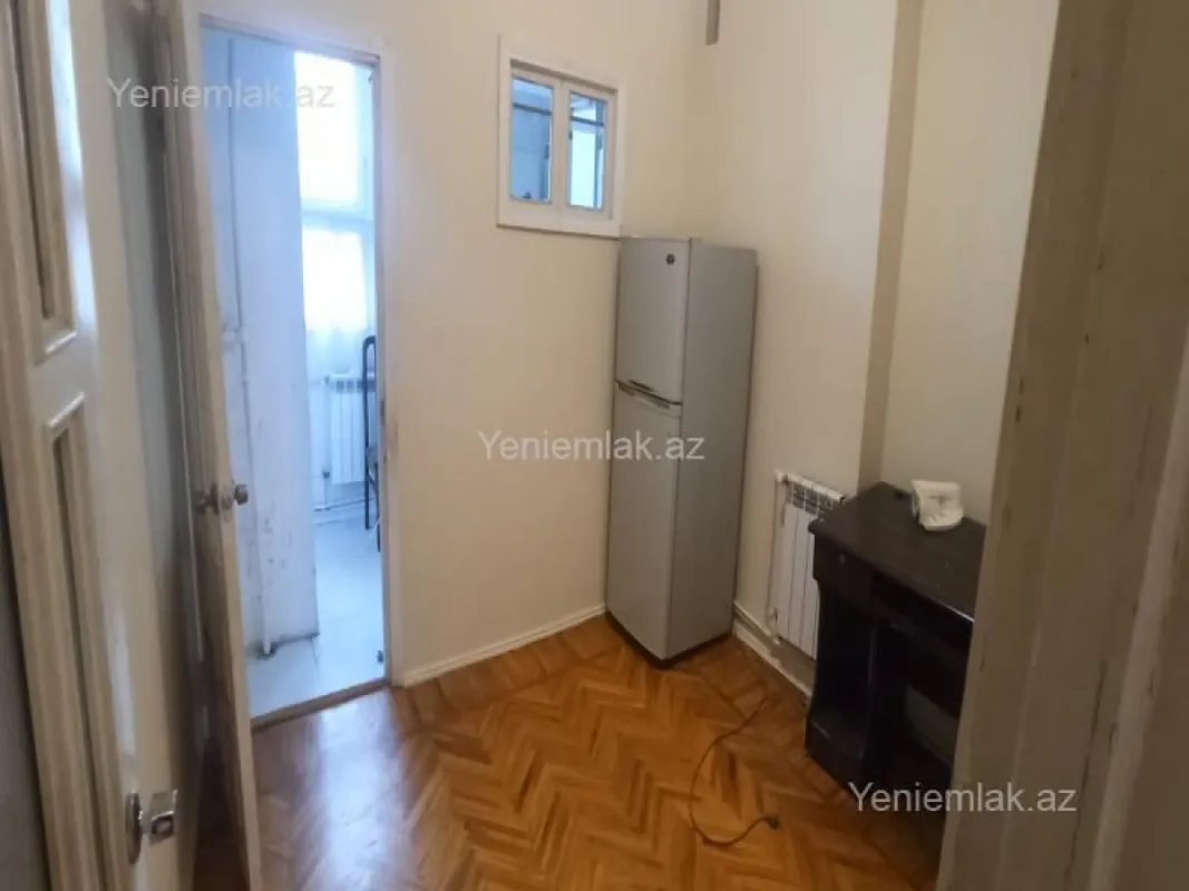 Satılır 2 otaqlı köhnə tikili 60 m²