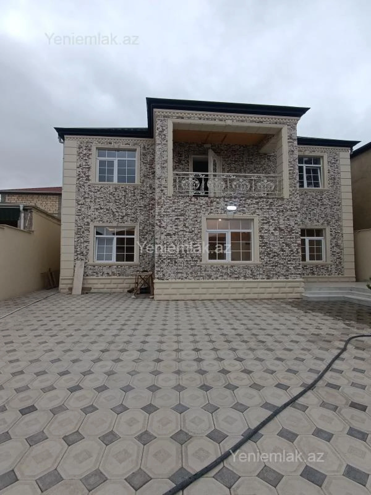 Satılır 6 otaqlı həyət evi 280 m²