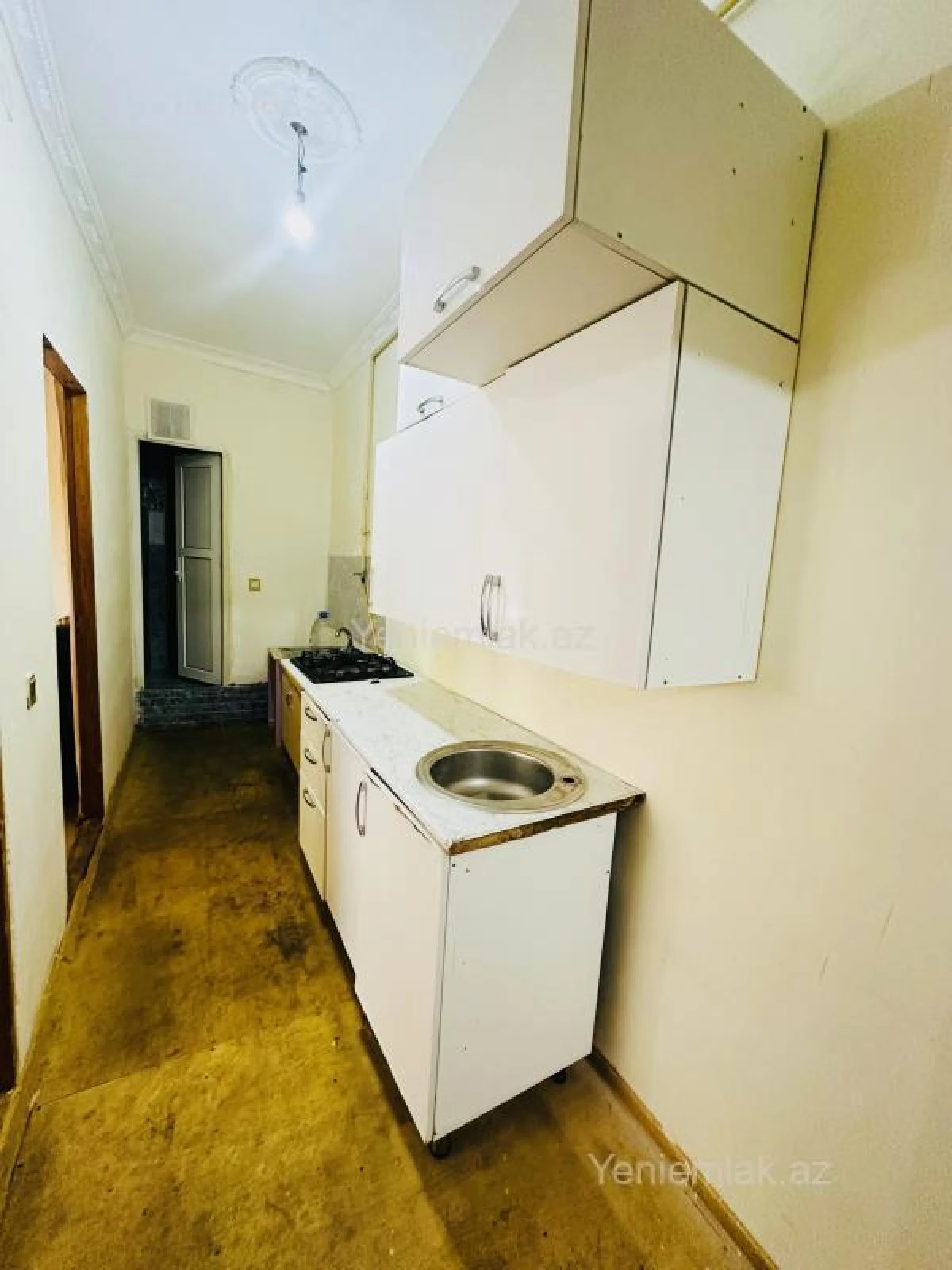 Satılır 2 otaqlı köhnə tikili 30 m²