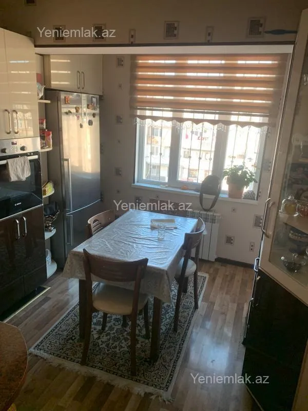 Satılır 5 otaqlı köhnə tikili 120 m²