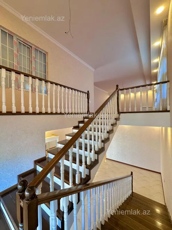 Satılır 6 otaqlı həyət evi 330 m²