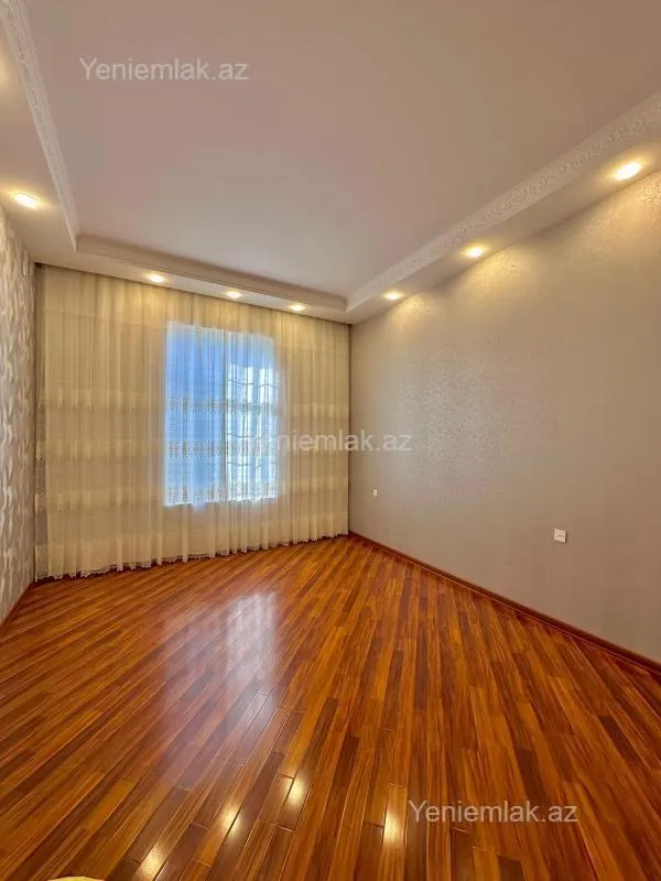 Satılır 6 otaqlı həyət evi 330 m²