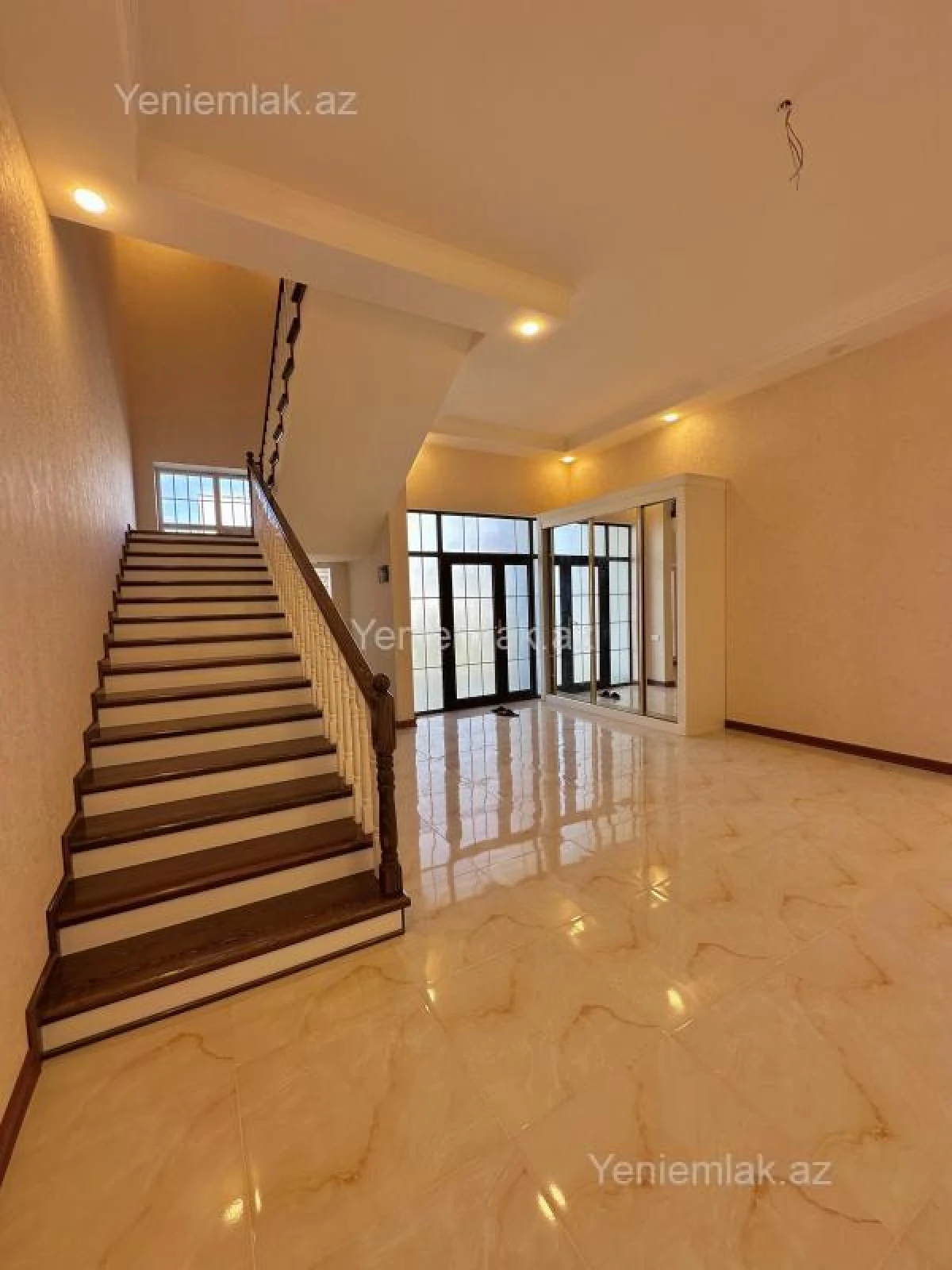 Satılır 6 otaqlı həyət evi 330 m²