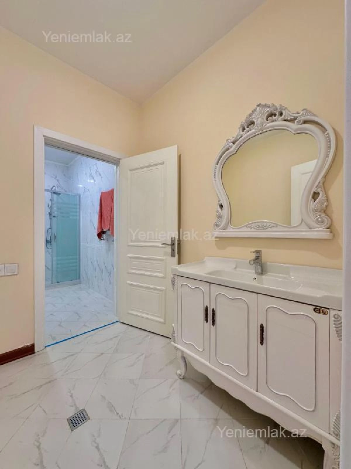 Satılır 6 otaqlı həyət evi 330 m²